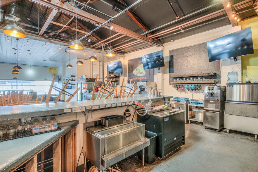 More Photos Of 420 N Main St, Prineville Restaurant For Lease