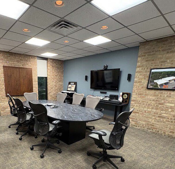 More Photos Of 7050 N Lehigh Ave, Chicago Warehouse For Sale