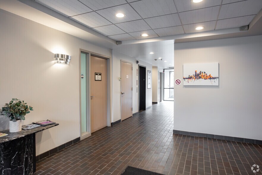 More Photos Of 6200 Brooktree Rd, Wexford Medical For Lease