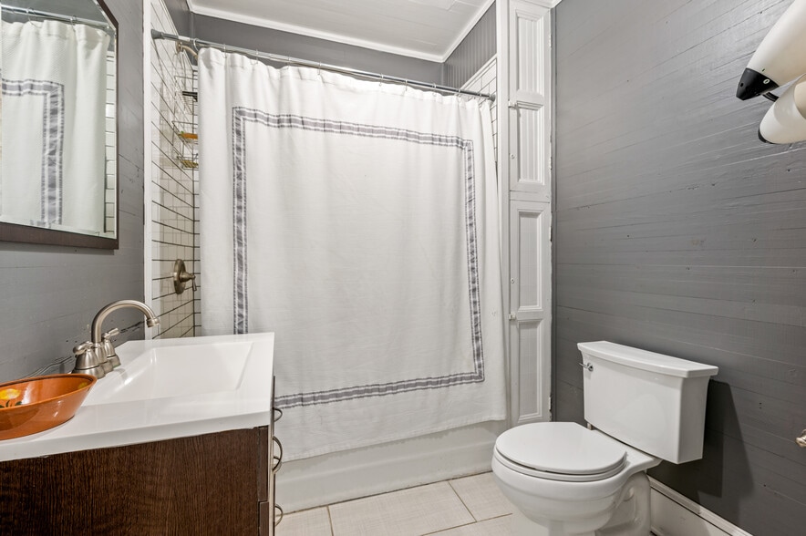 More Photos Of 27 S Park St, Dahlonega Hotel For Sale