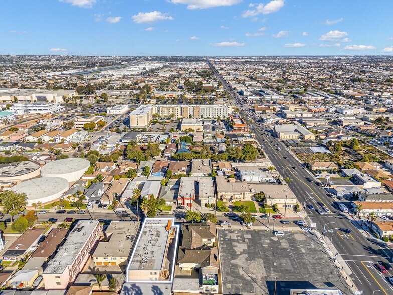 More Photos Of 12705 Ramona Ave, Hawthorne Apartments For Sale