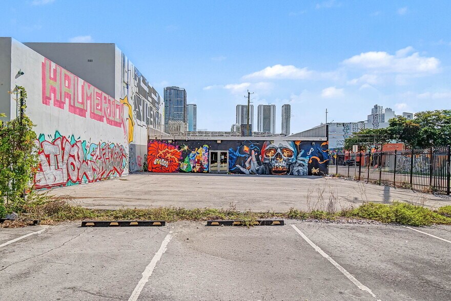 More Photos Of 2500 N Miami Ave, Miami Light Distribution For Sale