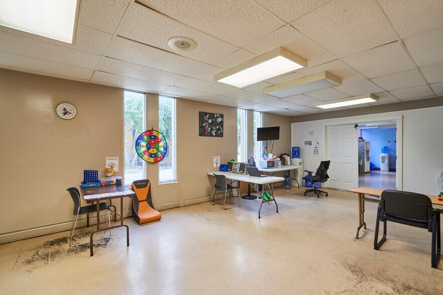 More Photos Of 682 W Market St, Akron Medical For Sale