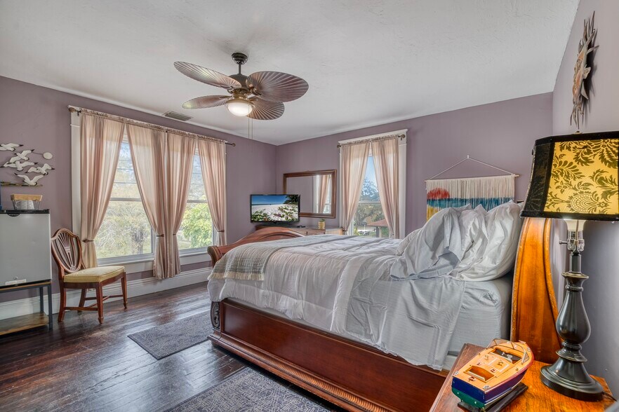 More Photos Of 304 15th St W, Bradenton Specialty For Sale