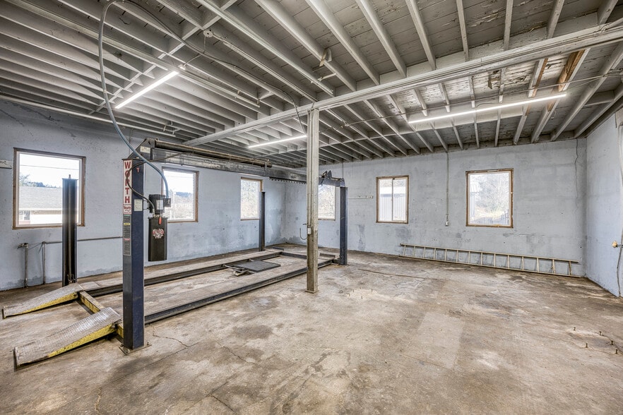 More Photos Of 452 SE Main St, Willamina Auto Repair For Sale