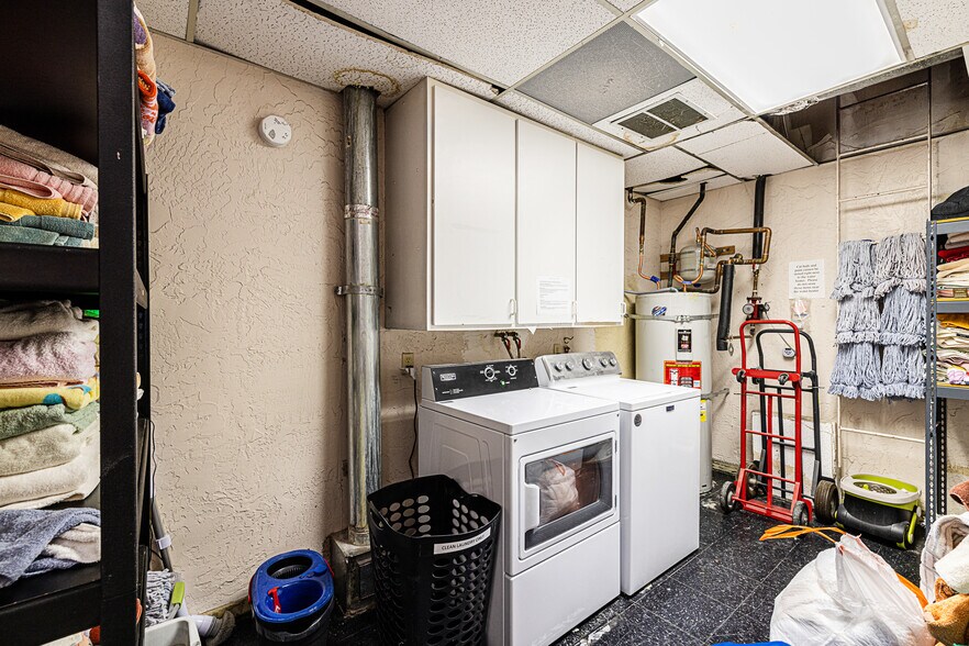 More Photos Of 26055 Bouquet Canyon Rd, Santa Clarita Veterinarian Kennel For Sale