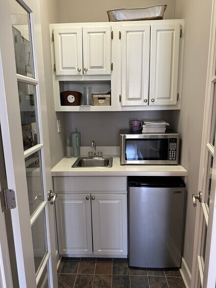 More Photos Of 851 Washington St, Raleigh Office For Sale