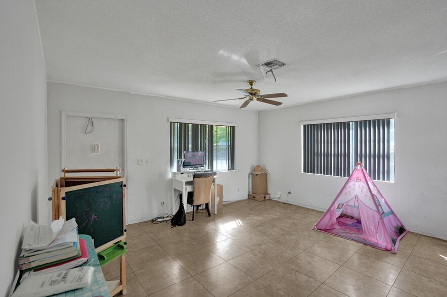 More Photos Of 5706-5708 Lincoln St, Hollywood Multifamily For Sale