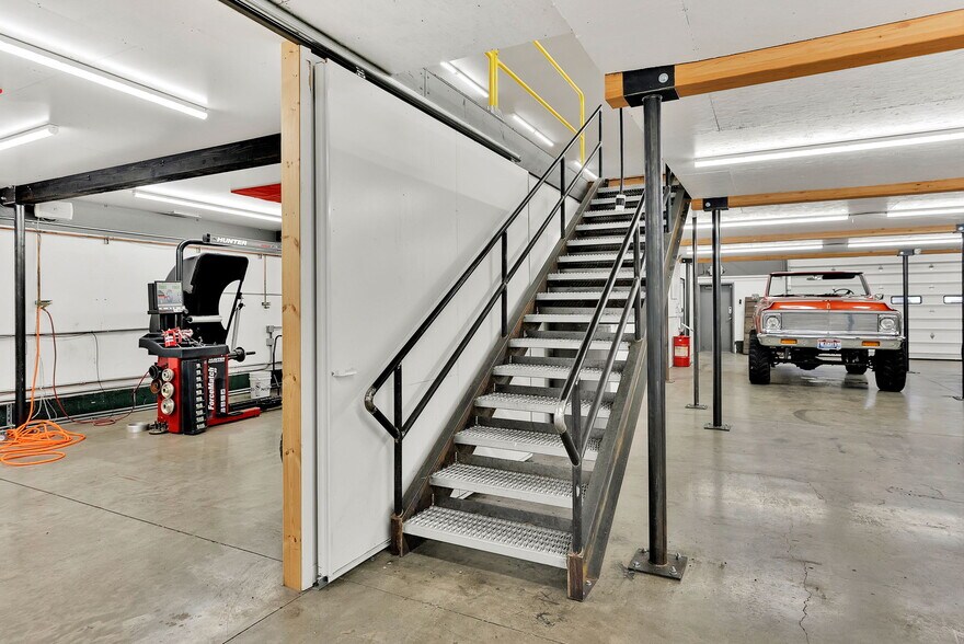 More Photos Of 11445 N Reed Rd, Hayden Warehouse For Lease