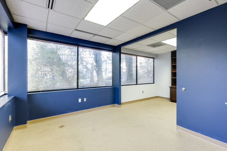 More Photos Of 8917 Fargo Rd, Richmond Office For Lease