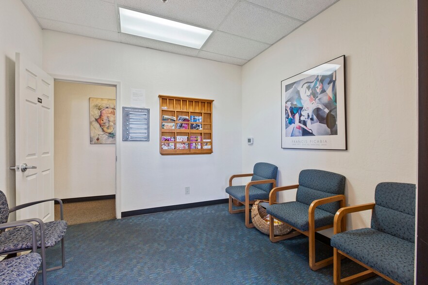More Photos Of 2401-2417 Park Blvd, Palo Alto Office For Sale