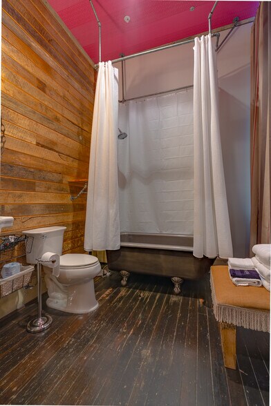 More Photos Of 221 W Main St, Tishomingo Hotel For Sale