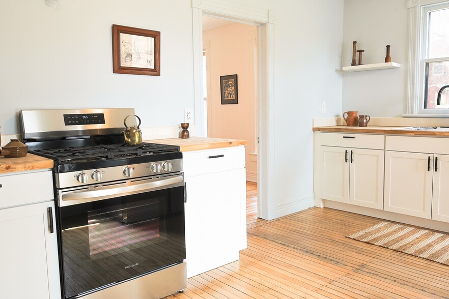 More Photos Of 18 S 6th St, Hudson Religious Facility For Sale