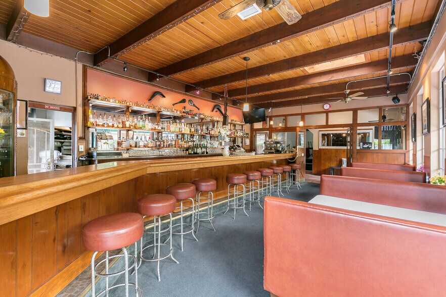 More Photos Of 405 N San Pedro Rd, San Rafael Restaurant For Sale