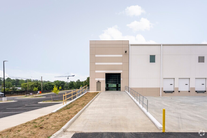 More Photos Of 6401 Foxley Rd, Upper Marlboro Distribution For Lease