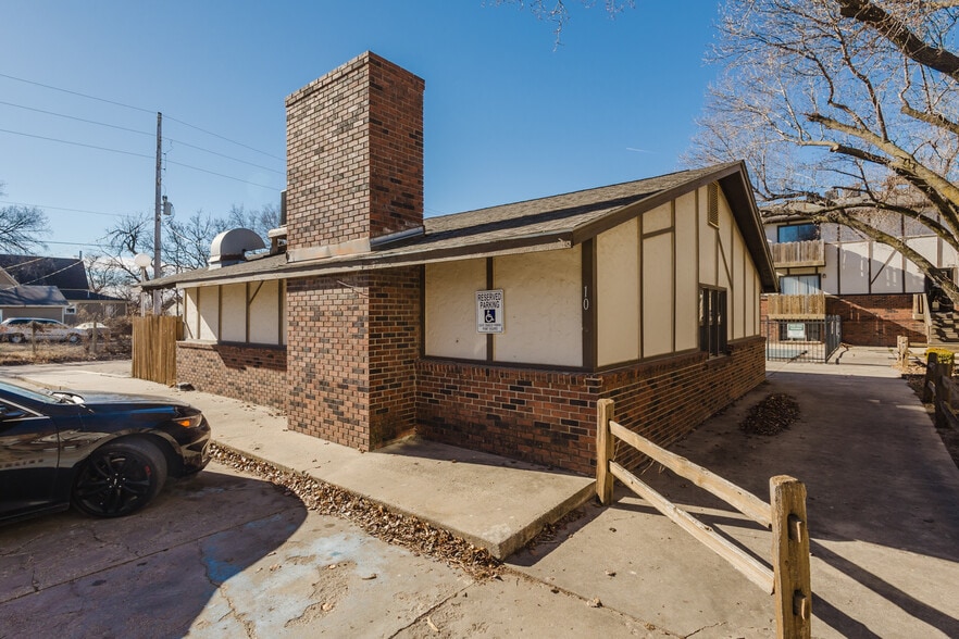 More Photos Of 401 E Avenue A, Hutchinson Apartments For Sale