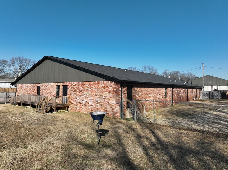 More Photos Of 501 S 1st St, Jacksonville Daycare Center For Lease