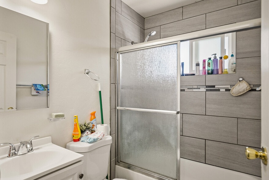 More Photos Of 557 Hampshire Ave, Redwood City Apartments For Sale
