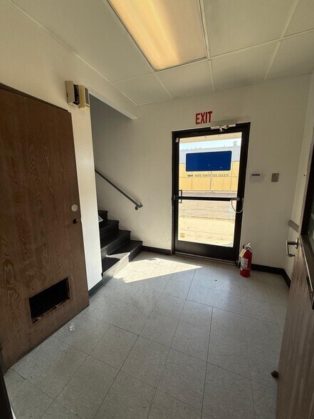 More Photos Of 7979-7989 Vickers St, San Diego Flex For Lease