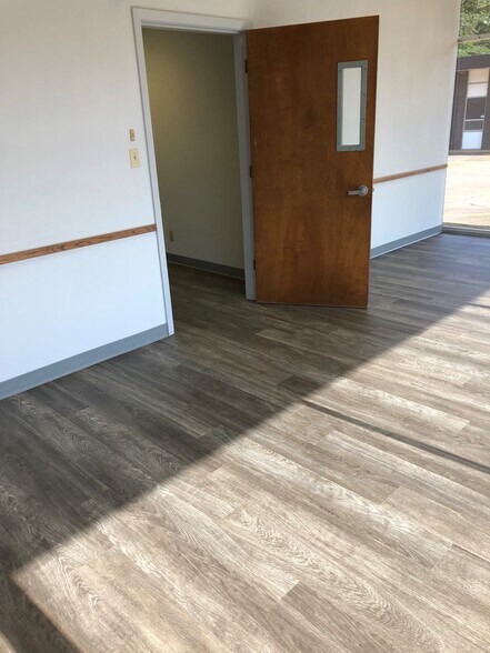 More Photos Of 3903-3919 Southern Ave, Shreveport Storefront Retail Office For Sale