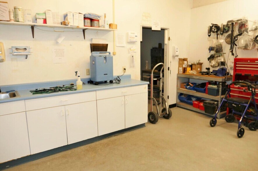 More Photos Of 25 Douglas Hwy, Lamoine Showroom For Sale