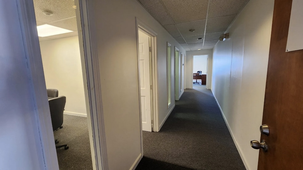 More Photos Of 4 Birch St, Derry Office For Sale