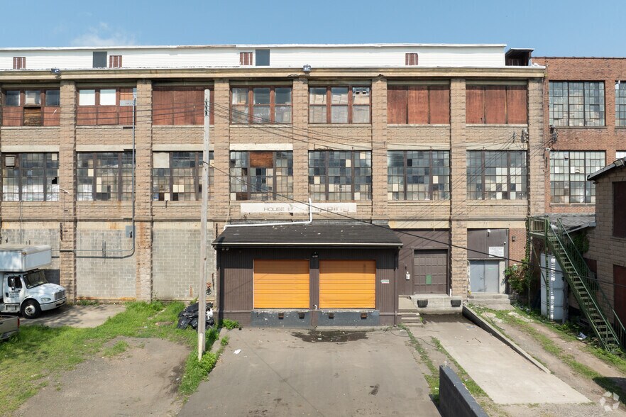 More Photos Of 85 Wagaraw Rd, Hawthorne Manufacturing For Lease