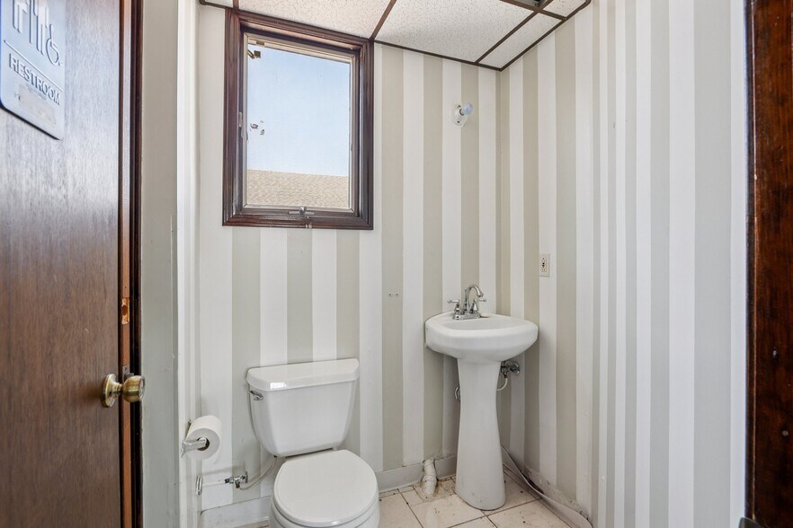 More Photos Of 1409 NW Central Ave, Seaside Park Freestanding For Sale