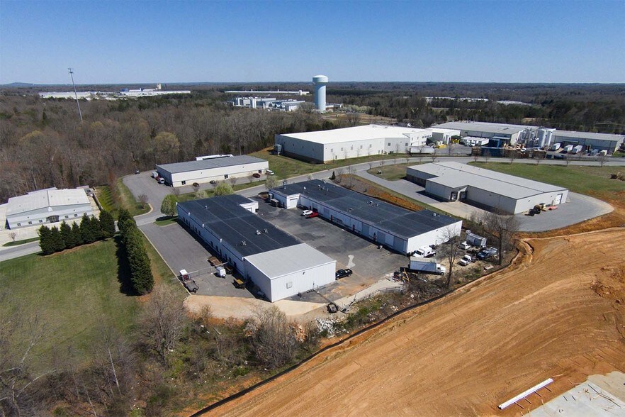More Photos Of 159 Barley Park Ln, Mooresville Manufacturing For Lease