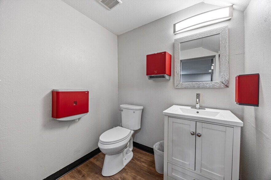 More Photos Of 2787 Aurora Rd, Melbourne Freestanding For Sale