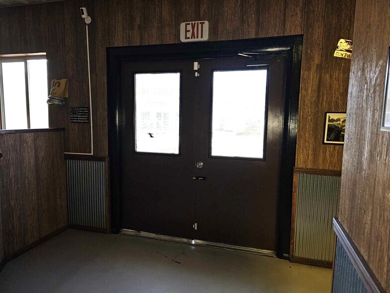 More Photos Of 215 Main St, Royalton Bar For Sale