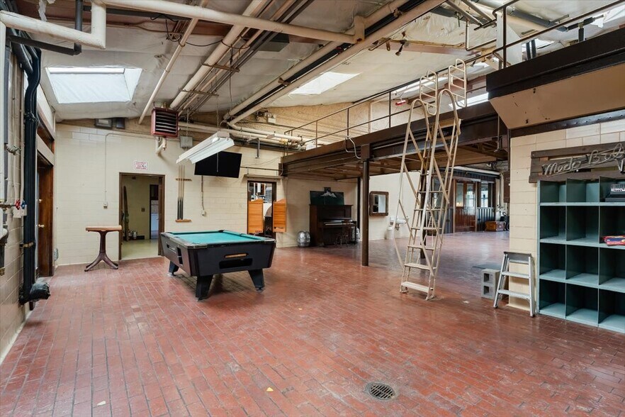 More Photos Of 360 College Ave, Weed Showroom For Sale