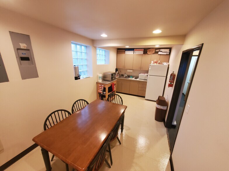 More Photos Of 24111 NE Halsey St, Wood Village Loft Creative Space For Lease