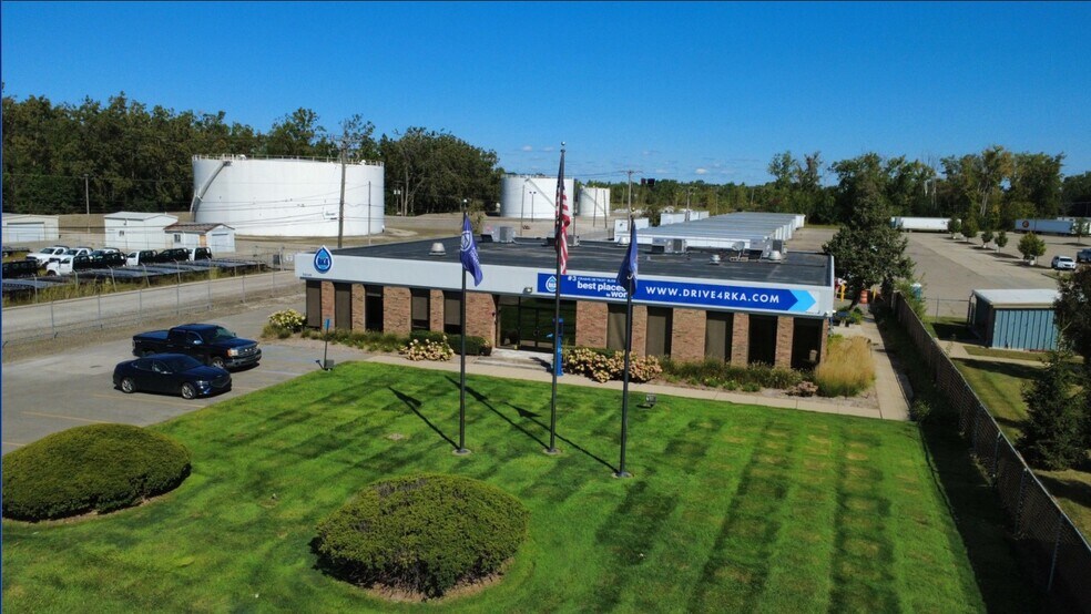 Primary Photo Of 28340 Wick Rd, Romulus Office For Sale