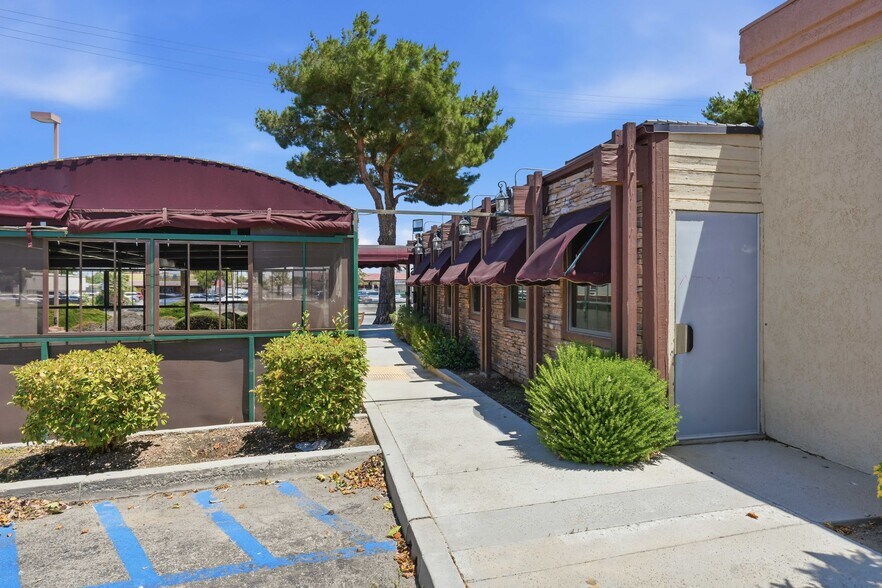 More Photos Of 2140 E Palmdale Blvd, Palmdale Unknown For Lease