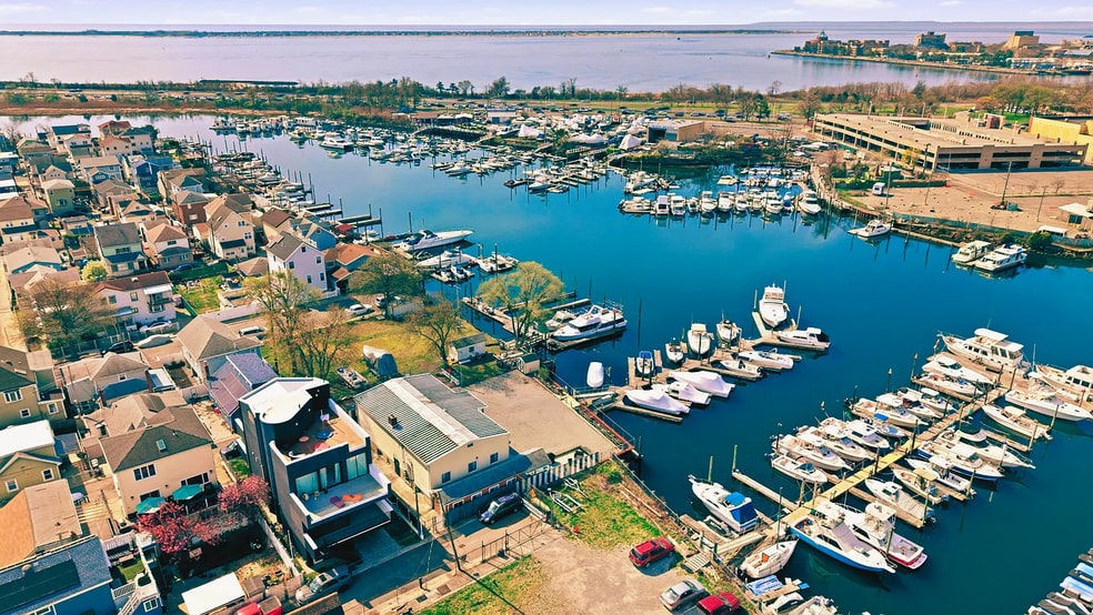 More Photos Of 1 Merit Ct, Brooklyn Marina For Sale