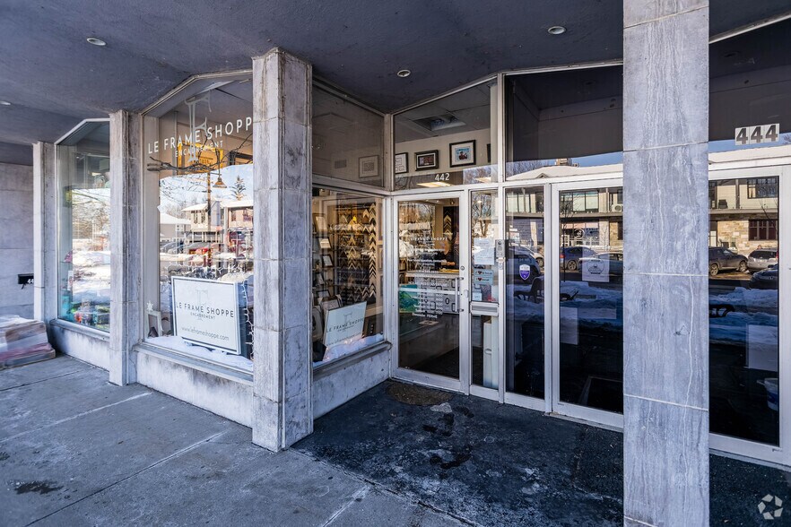 More Photos Of 438-448 Beaconsfield Boul, Beaconsfield Storefront Retail Office For Sale