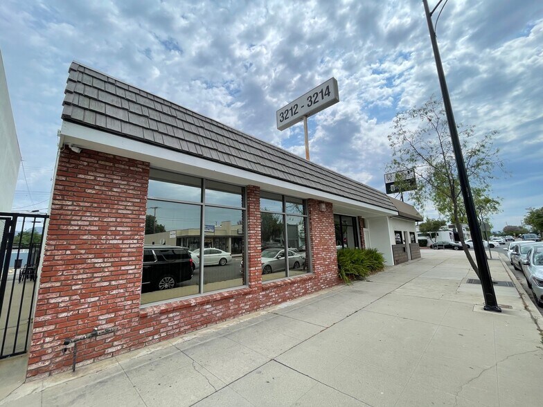 More Photos Of 3212-3214 W Burbank Blvd, Burbank Office For Sale