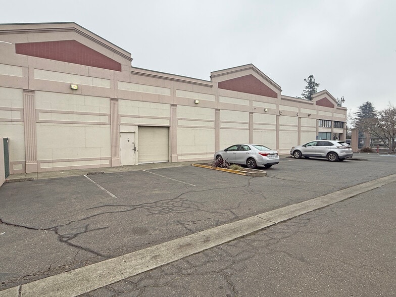 More Photos Of 145 3rd St, Santa Rosa Freestanding For Lease