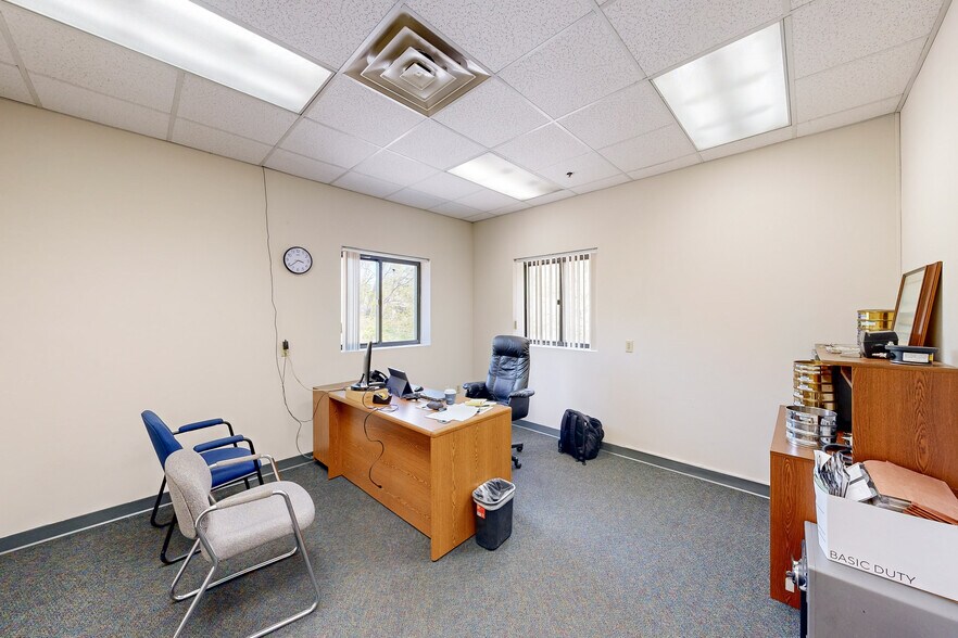 More Photos Of 1 Nablus Rd, Wakefield Distribution For Lease