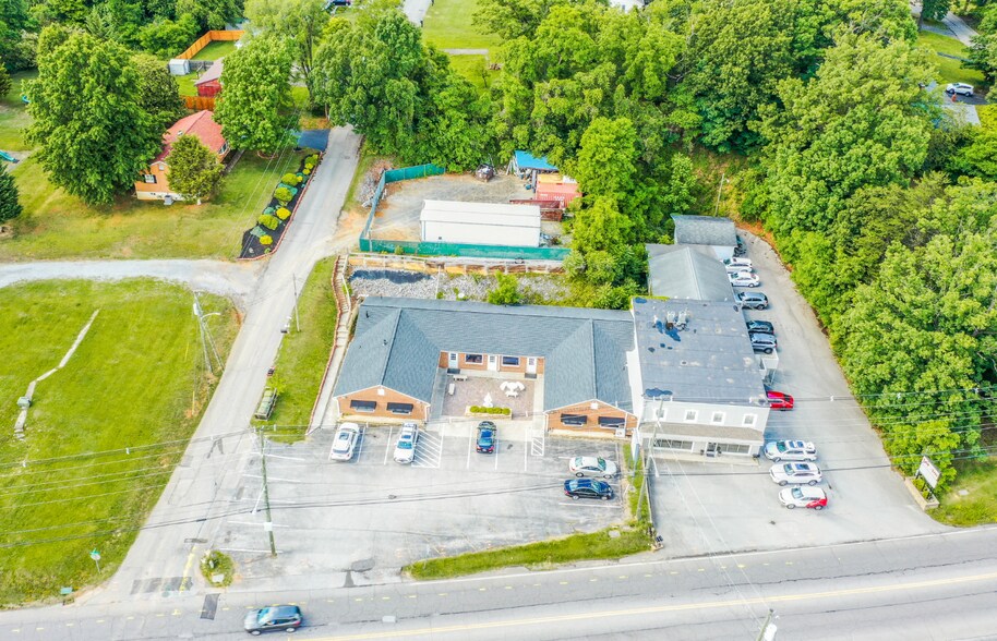 More Photos Of 1005 E Main St, Salem Office For Lease