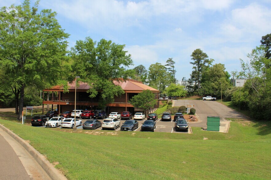 More Photos Of 100-200 Spring Lake Cv, Pearl Medical For Lease