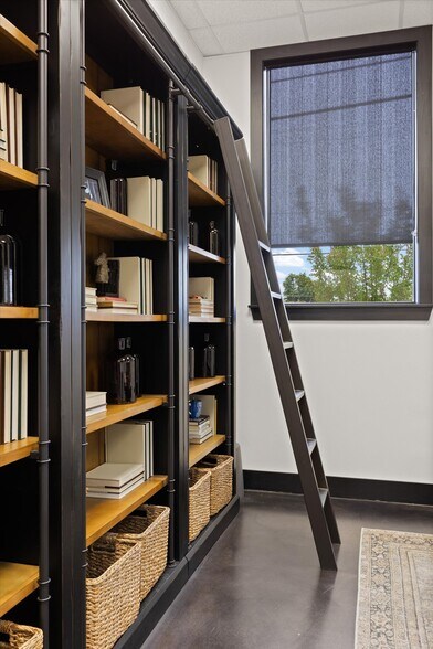 More Photos Of 501 N 3rd St, Longview Office For Sale