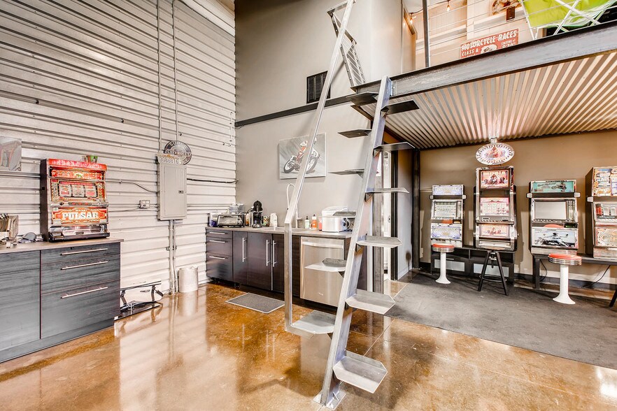 More Photos Of 9337 Commerce Center St, Highlands Ranch Showroom For Sale
