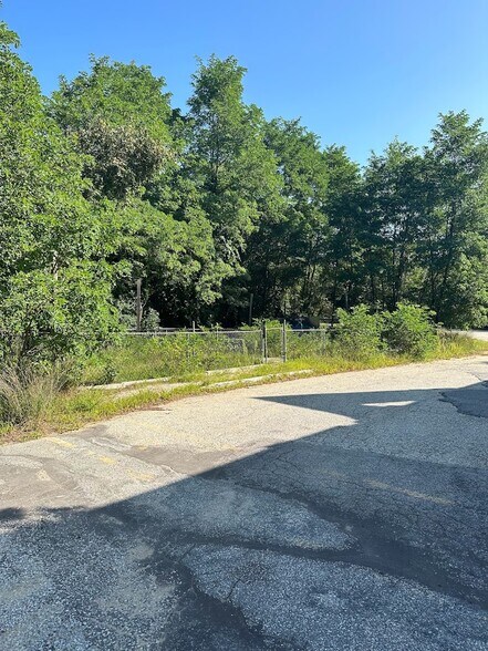 More Photos Of 3 Robinson Rd, Bow Light Distribution For Lease