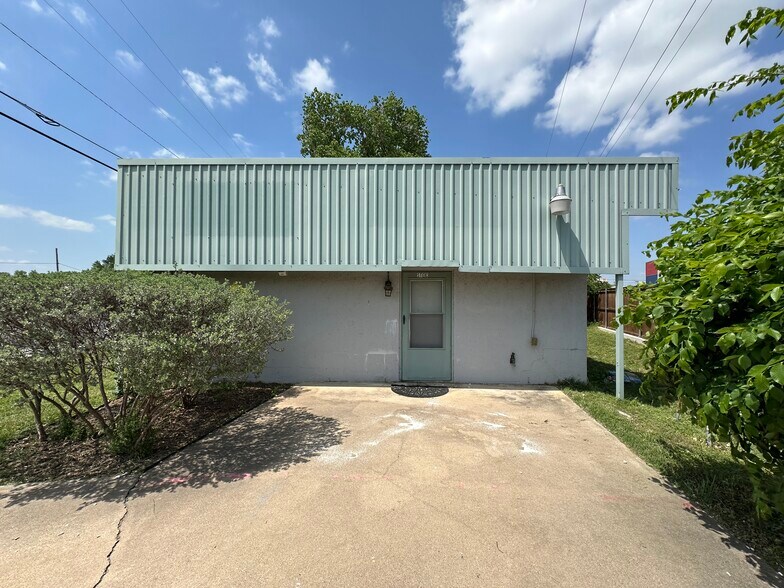 More Photos Of 510 W Main St, Azle Storefront Retail Office For Sale