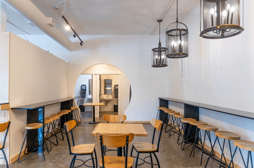 More Photos Of 417 Riverfront Av SE, Calgary Restaurant For Lease