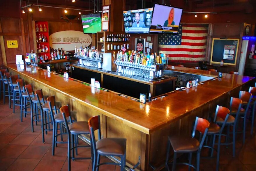 More Photos Of 3341-3381 W Main St, Saint Charles Unknown For Lease