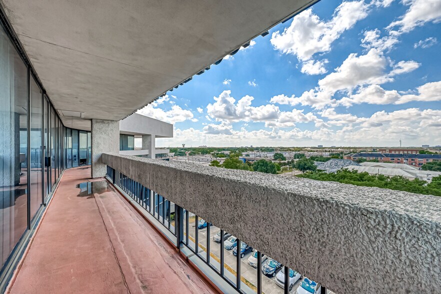 More Photos Of 6100 Corporate Dr, Houston Office For Sale