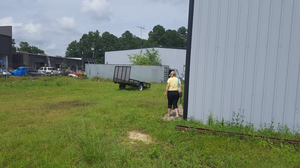More Photos Of 7227 Cross County Rd, Charleston Warehouse For Lease
